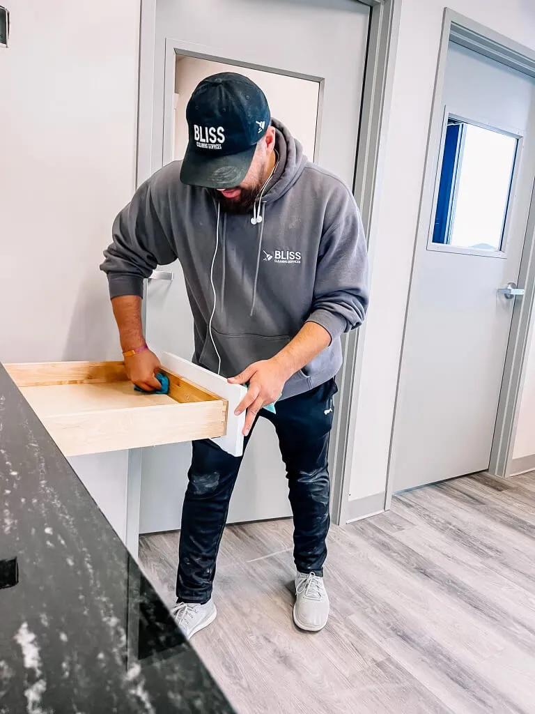 Cleaning-of-an-office-in-a-commercial-post-construction-cleaning